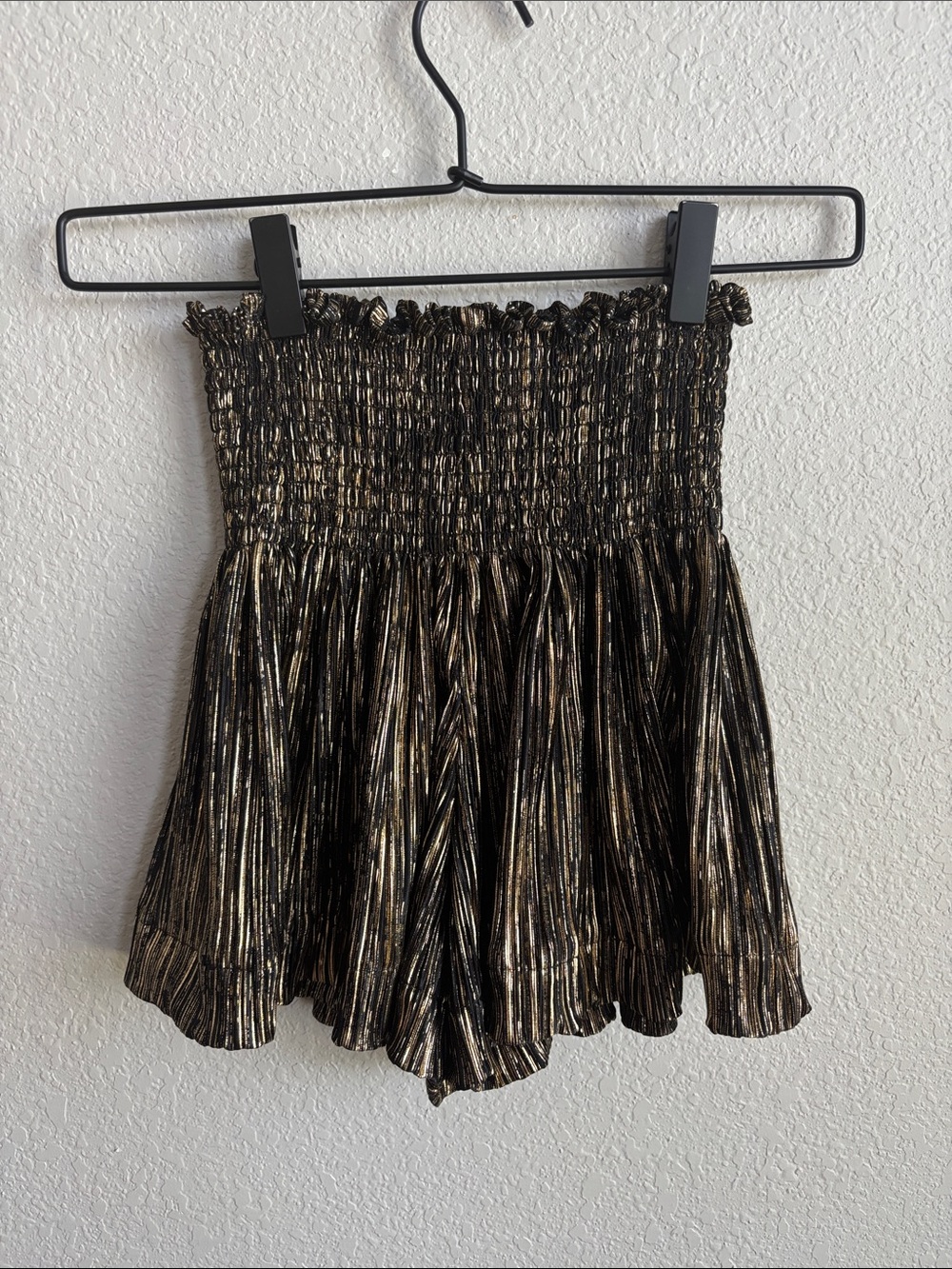 QUEEN OF SPARKLES Black & Gold Swing Shorts size Medium